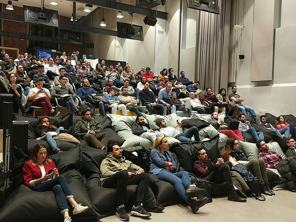 Público asistente al evento de Madrid AI en Campus Madrid el 21 de diciembre de 2017.